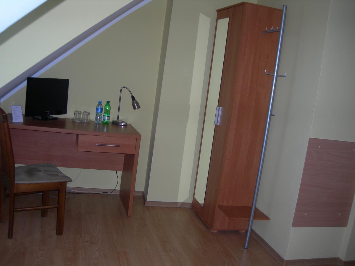 Zajazd Podjadek Osjaków Esterno foto