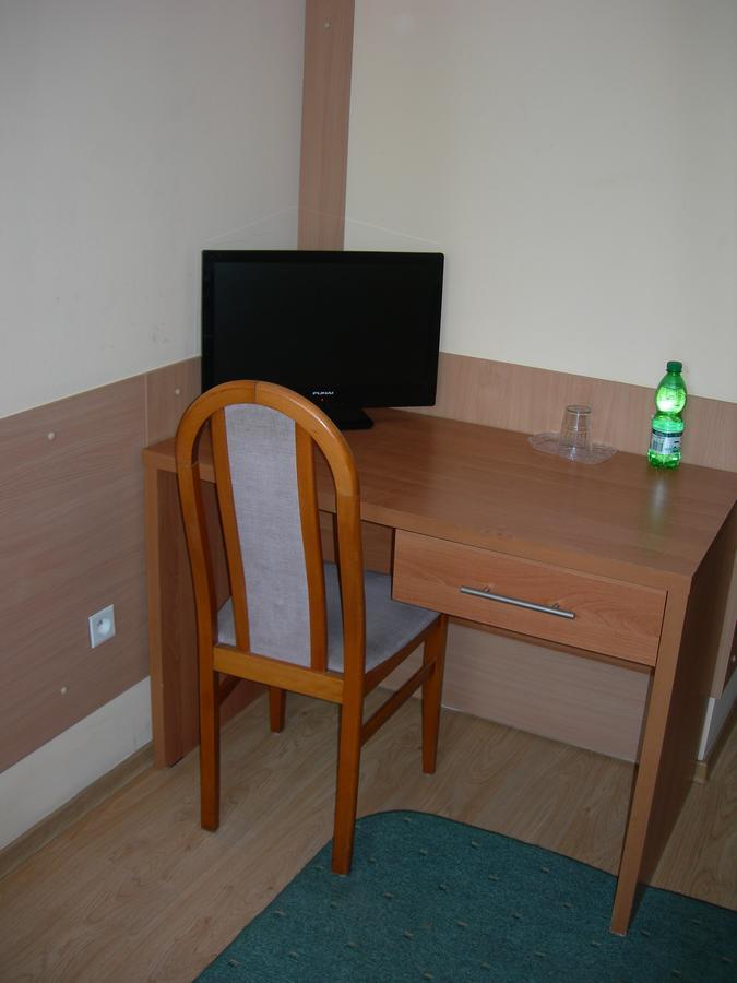 Zajazd Podjadek Osjaków Esterno foto