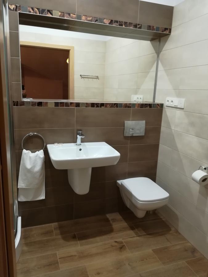 Zajazd Podjadek Osjaków Esterno foto
