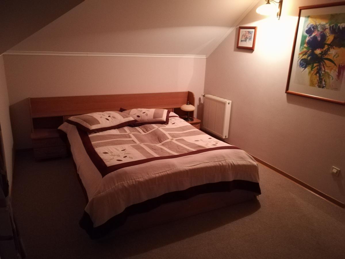 Zajazd Podjadek Osjaków Esterno foto