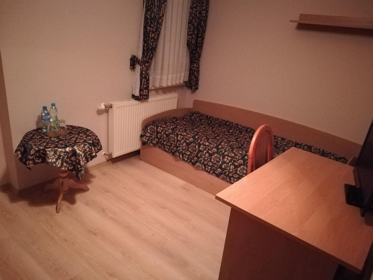 Zajazd Podjadek Osjaków Esterno foto