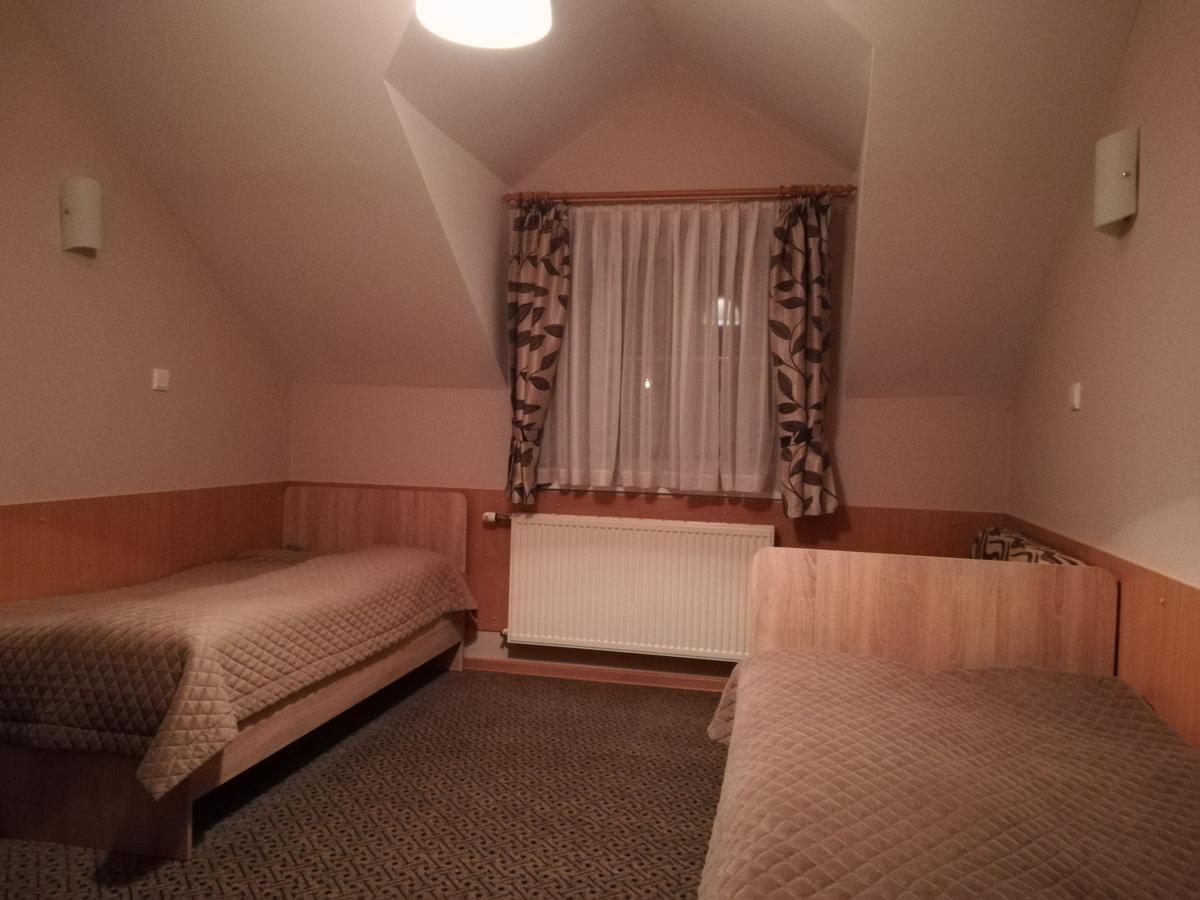 Zajazd Podjadek Osjaków Esterno foto